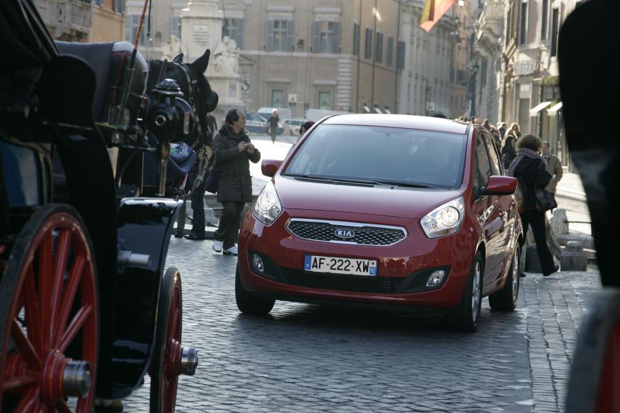  Kia Venga 2010 года  (фото 22 из 199)